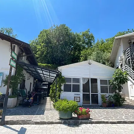 Bioagriturismo La Porta Dei Parchi 农家乐 Anversa Degli Abruzzi
